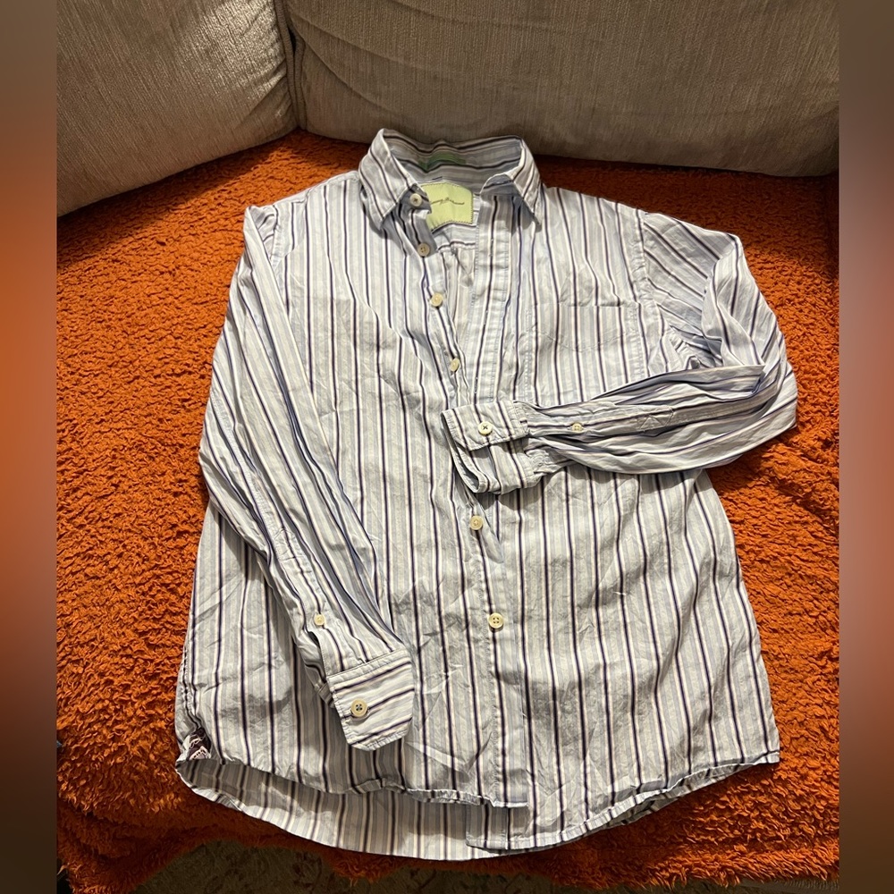 Tommy Bahama. casual dress shirt. Blue. Small